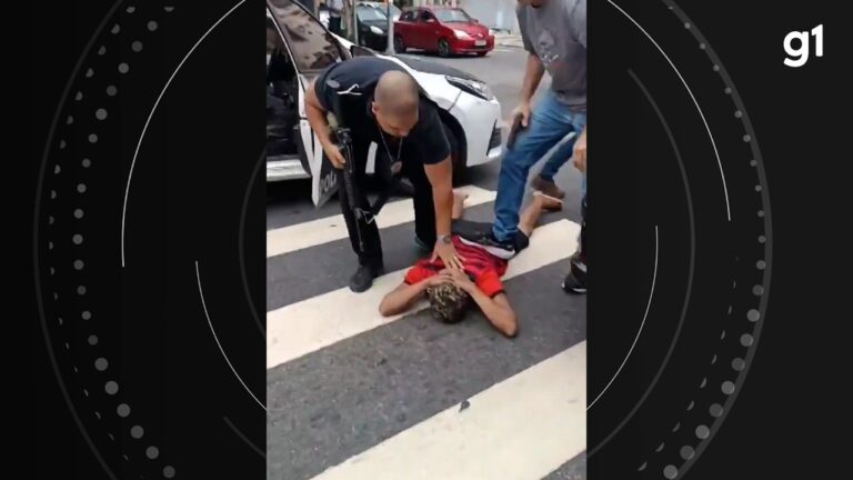 VÍDEO: homem é preso com dois fuzis e pistola no trânsito em frente a shopping da Zona Norte do Rio | Rio de Janeiro