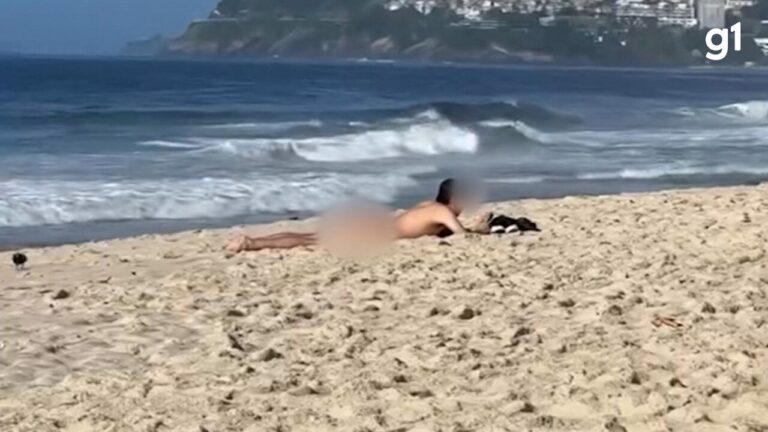 VÍDEO: homem é filmado pegando sol nu na areia da Praia de Ipanema | Rio de Janeiro VÍDEO: homem é filmado pegando sol nu na areia da Praia de Ipanema | Rio de Janeiro