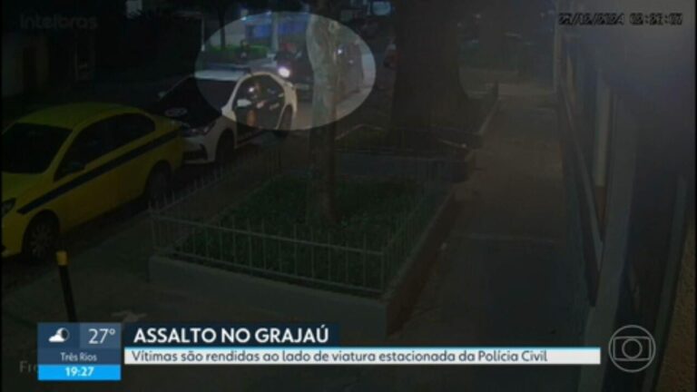 VÍDEO: carro é roubado ao lado de viatura da Polícia Civil no Rio | Rio de Janeiro