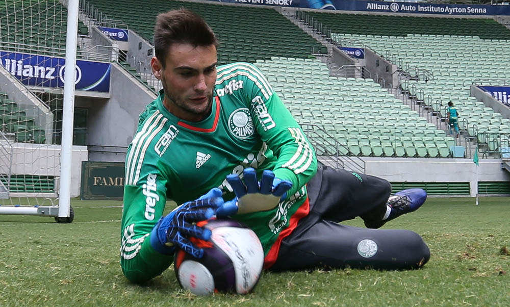 Fuzato: Decisão Entre 2 Amores 1 Daniel Fuzato, goleiro brasileiro de 26 anos