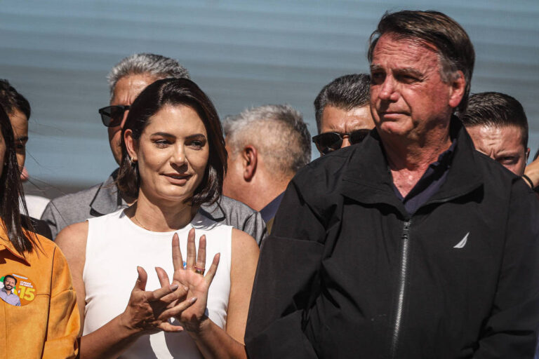 Michelle diz que vai mandar abraço de Bolsonaro a Trump – 19/01/2025 – Poder Michelle diz que vai mandar abraço de Bolsonaro a Trump – 19/01/2025 – Poder