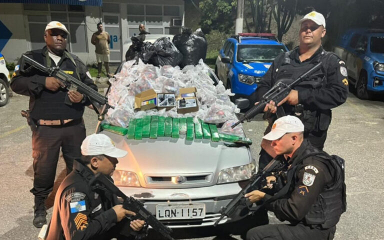 Carga de drogas de R$ 157 mil que saiu do complexo da Penha é interceptada pela CPRv na RJ-104 | Maricá