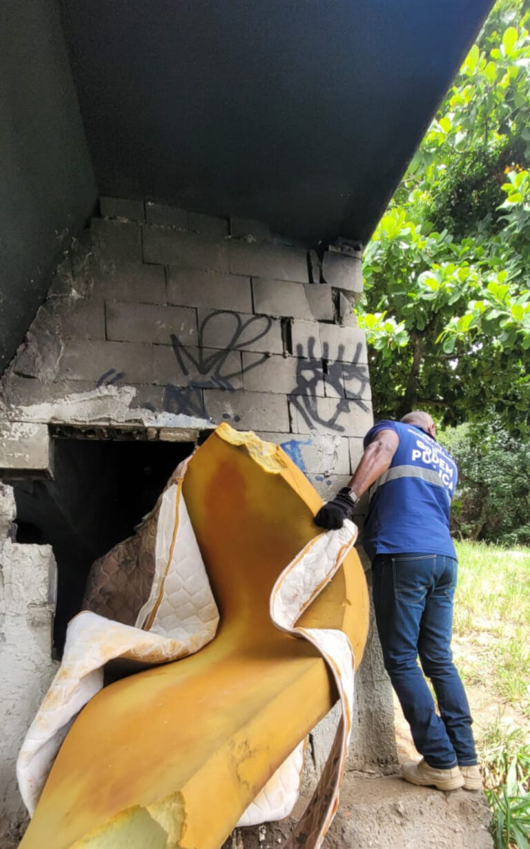 Seop desmonta acampamento ilegal feito por moradores de rua no Leblon | Rio de Janeiro