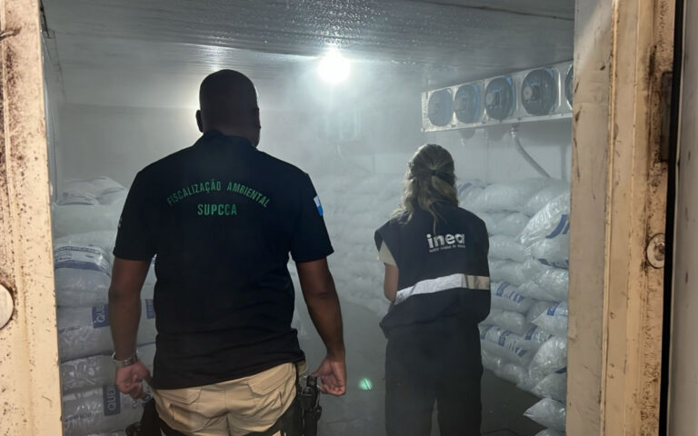 Fábricas de gelo clandestinas são fechadas na Zona Oeste | Rio de Janeiro