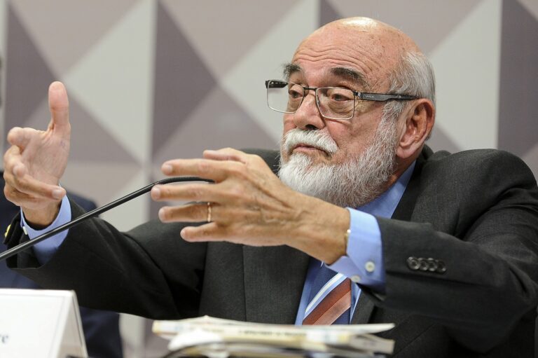 Morre, aos 86 anos, Marcello Lavenère, ex-presidente da OAB que assinou pedido de impeachment de Collor