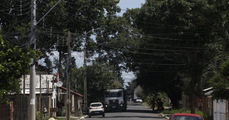 Suspeita de envenenamento desejava “ver familiares em caixão”, dizem vizinhos de vítimas Suspeita de envenenamento desejava “ver familiares em caixão”, dizem vizinhos de vítimas