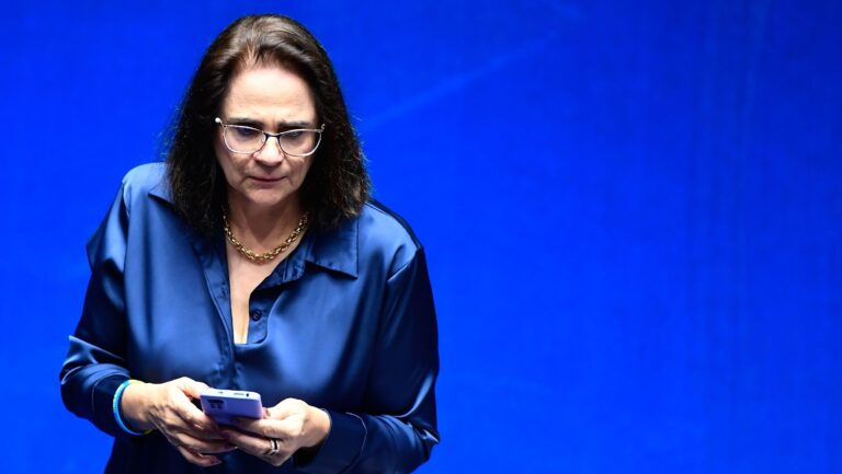 Damares pede suspensão de decisão que autorizou normas sobre aborto em crianças