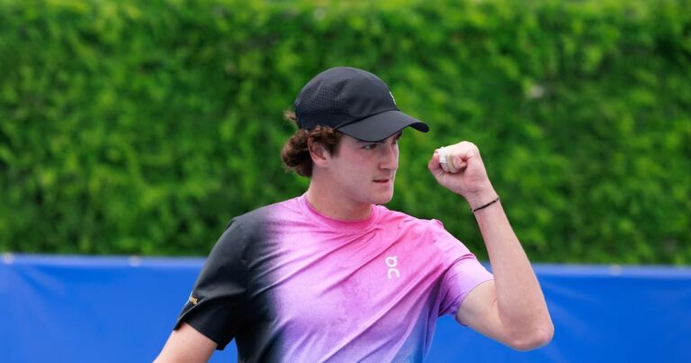 João Fonseca x Andrey Rublev pelo Australian Open: horário e onde assistir ao vivo