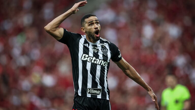Athletico-PR negocia contratação de atacante que deixou o Atlético-MG