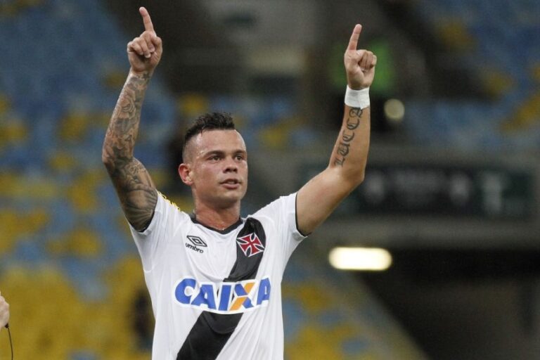 Ex-Cruzeiro e Vasco, Bernardo é dispensado do Democrata-GV