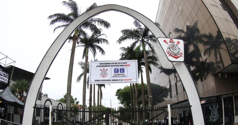 Corinthians tem contas bloqueadas após ação de empresário na Justiça Federal