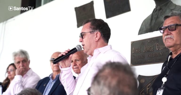 Santos presta homenagem a Urbano Caldeira