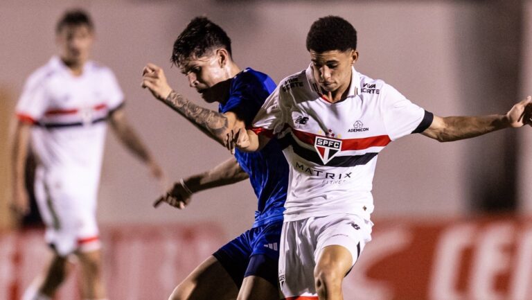 São Paulo bate Cruzeiro e carimba vaga na semifinal da Copinha São Paulo bate Cruzeiro e carimba vaga na semifinal da Copinha