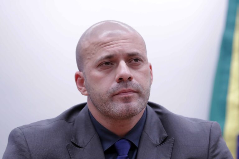 Defesa de Silveira faz 6º pedido de liberdade com base em indulto natalino