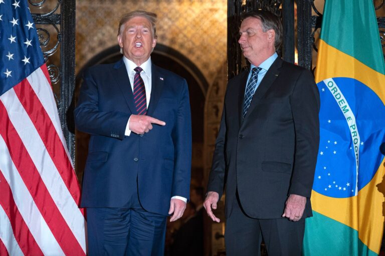 Defesa de Bolsonaro pede liberação de 5 dias para viajar à posse de Trump; veja documento com suposto convite
