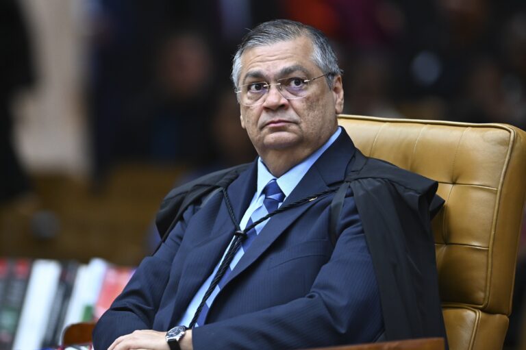 Dino dá 30 dias para que governo e estados publiquem regras para prestação de contas de emendas