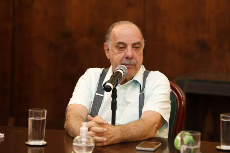 Fuad apresenta “melhora dos parâmetros infecciosos”, diz boletim médico