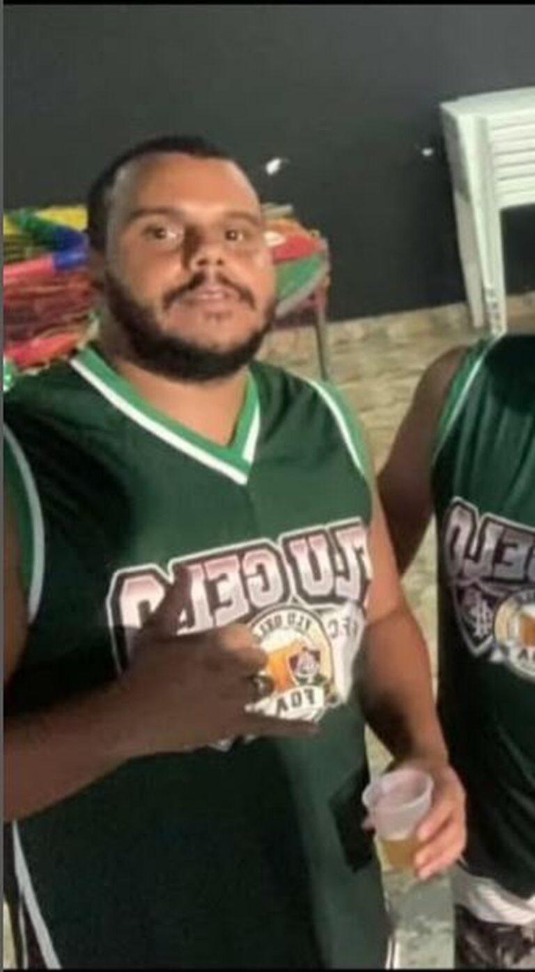 Presidente de torcida organizada do Fluminense é assassinado a facadas na frente da família; ex-amigo é suspeito