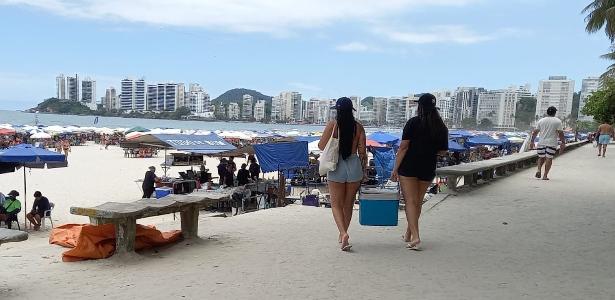álcool e comida caseira viram kit básico em praias