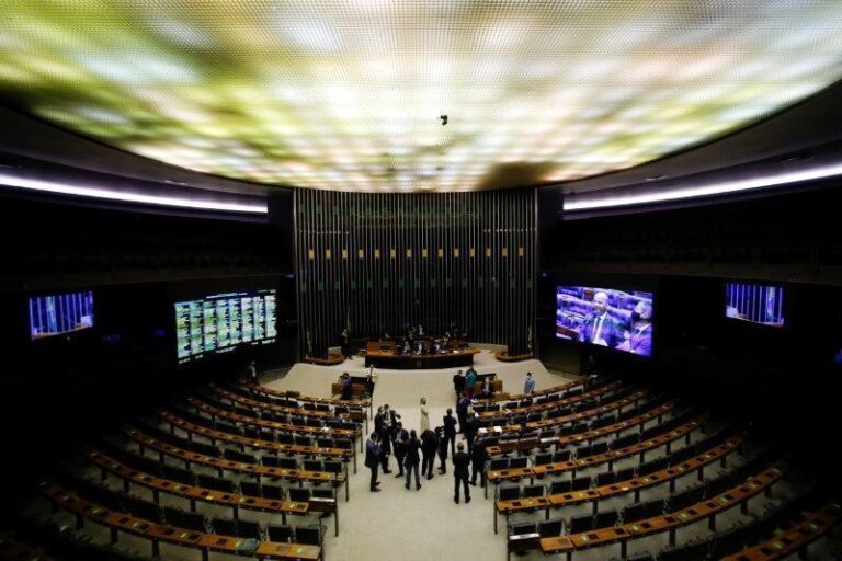 Projetos de regulação das redes e inteligência artificial têm futuro incerto na Câmara