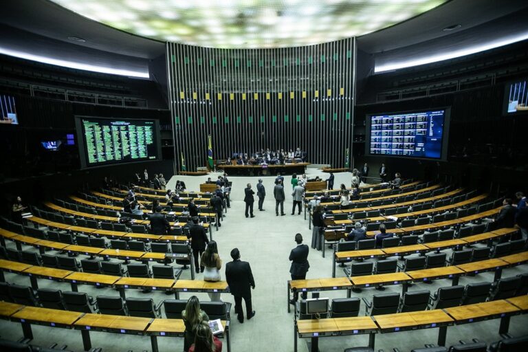 União Brasil vive disputa por liderança na Câmara após Pedro Lucas ser confirmado como ministro União Brasil vive disputa por liderança na Câmara após Pedro Lucas ser confirmado como ministro