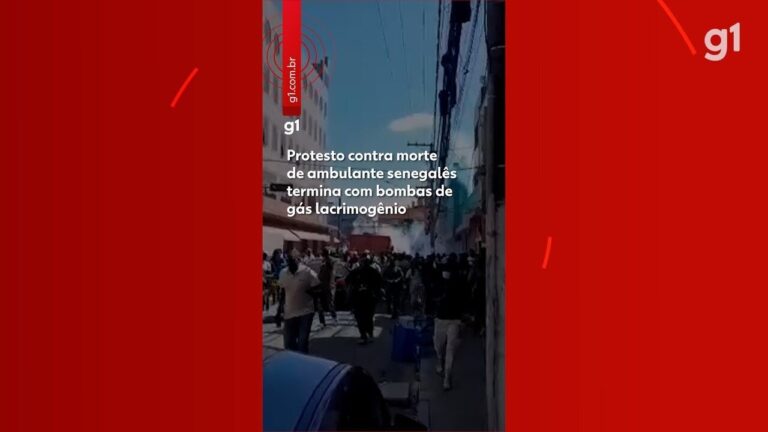 Protesto contra morte de ambulante senegalês termina com bombas de gás de pimenta e correria no Centro de SP | São Paulo Protesto contra morte de ambulante senegalês termina com bombas de gás de pimenta e correria no Centro de SP | São Paulo