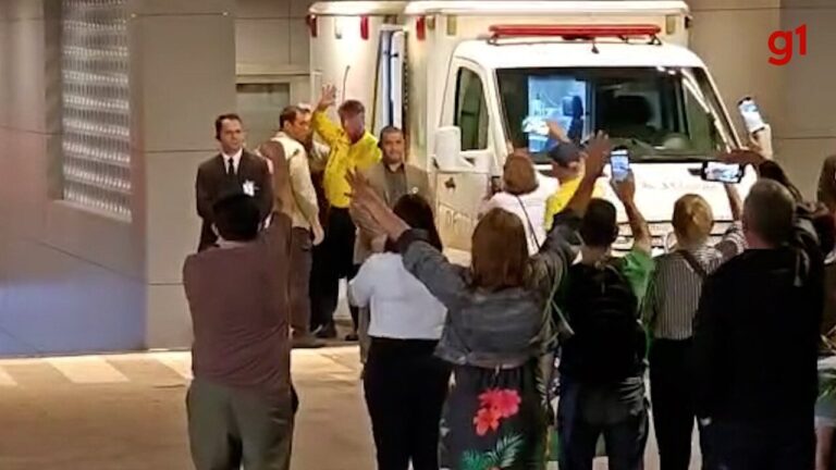 Bolsonaro chega ao hospital em Brasília; equipe médica vai avaliar necessidade de cirurgia