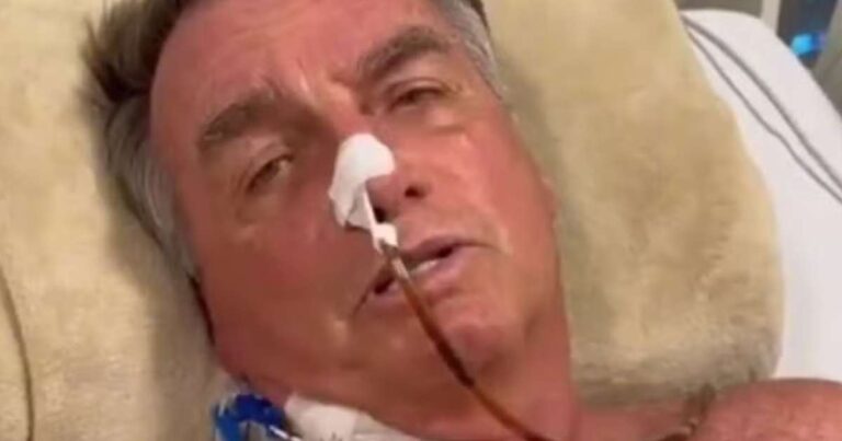 Cirurgia de Bolsonaro já dura 6 horas; ex-presidente passa por procedimento para reconstruir parede abdominal Cirurgia de Bolsonaro já dura 6 horas; ex-presidente passa por procedimento para reconstruir parede abdominal