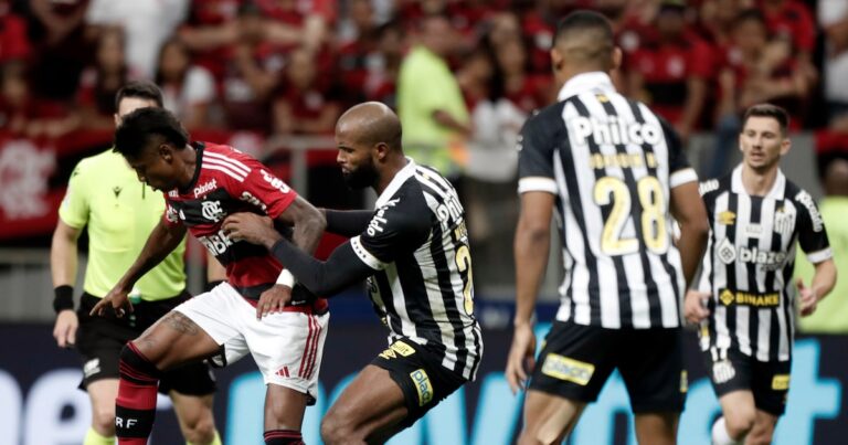 Bruno Henrique: veja lance que jogador do Flamengo leva cartão pelo qual foi indiciado pela PF Bruno Henrique: veja lance que jogador do Flamengo leva cartão pelo qual foi indiciado pela PF