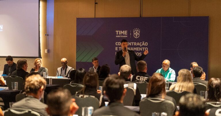 CBF inicia treinamento da arbitragem após críticas sobre falta de profissionalização e erros CBF inicia treinamento da arbitragem após críticas sobre falta de profissionalização e erros