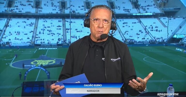 Galvão Bueno se confunde e chama o Santos de ‘Corinthians’ em transmissão de jogo com o Fluminense Galvão Bueno se confunde e chama o Santos de ‘Corinthians’ em transmissão de jogo com o Fluminense