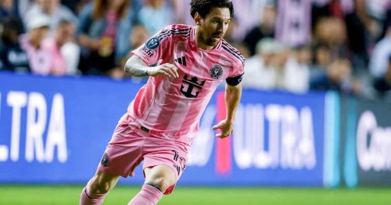 Lionel Messi fica próximo de renovar com o Inter Miami por mais uma temporada, segundo jornal Lionel Messi fica próximo de renovar com o Inter Miami por mais uma temporada, segundo jornal