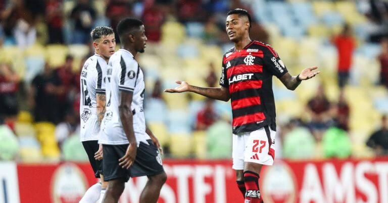 Bruno Henrique, do Flamengo, é indiciado pela PF por forçar cartão amarelo para beneficiar apostas Bruno Henrique, do Flamengo, é indiciado pela PF por forçar cartão amarelo para beneficiar apostas