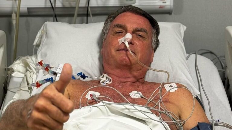 Após 11 horas, cirurgia de Bolsonaro é concluída com sucesso, diz Michelle