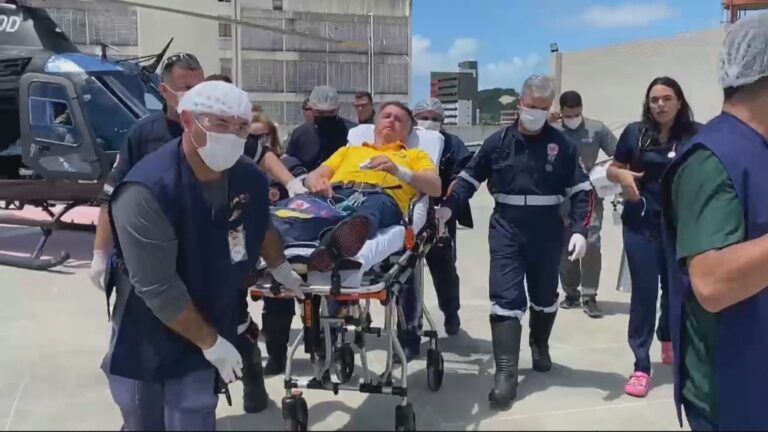 Cirurgia de Bolsonaro já dura mais de 9h; ex-presidente tem quadro estável
