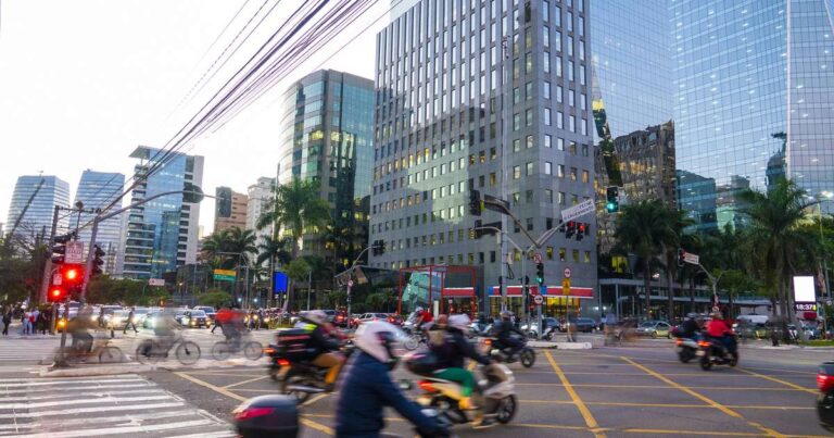 Oito em cada 10 brasileiros sentem medo de assalto com aproximação de motos, diz pesquisa Oito em cada 10 brasileiros sentem medo de assalto com aproximação de motos, diz pesquisa