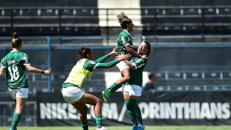 Palmeiras vira no fim e vence Corinthians pelo Brasileirão Feminino Palmeiras vira no fim e vence Corinthians pelo Brasileirão Feminino