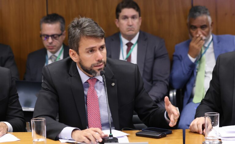 Entenda impasse em torno do convite a Pedro Lucas para chefia do Ministério das Comunicações