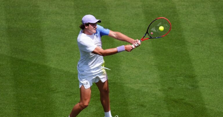 Jogo de João Fonseca contra Fritz em Eastbourne é adiado por falta de iluminação natural