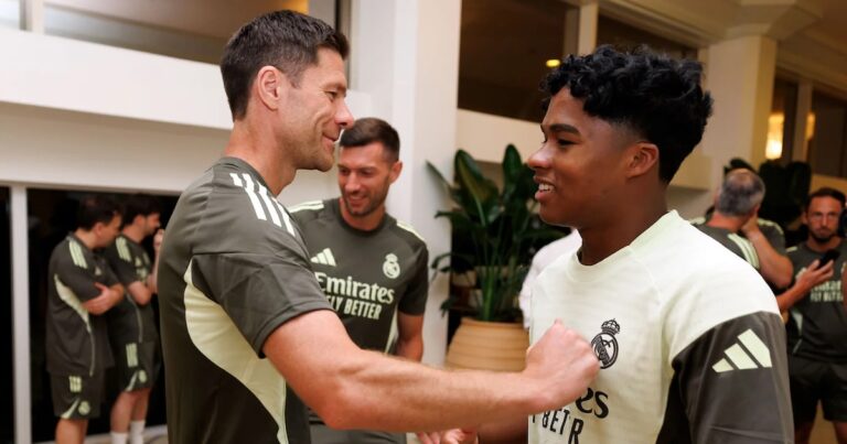 Endrick se junta ao grupo do Real Madrid nos EUA antes do duelo com a Juventus pelo Mundial Endrick se junta ao grupo do Real Madrid nos EUA antes do duelo com a Juventus pelo Mundial
