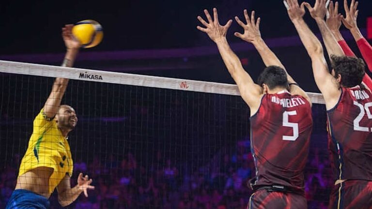 Brasil vence Itália no tie-break e segue líder da Liga das Nações de Vôlei