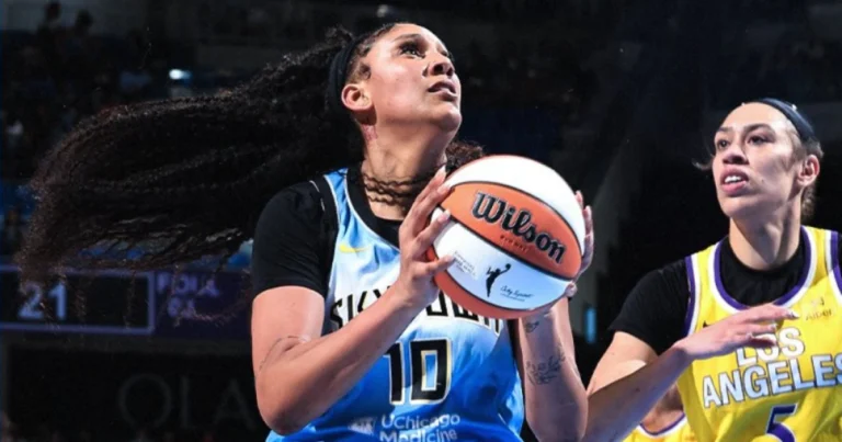 Brasileira se destaca e bate recorde de pontos em vitória na WNBA