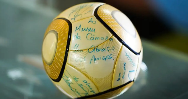 STF condena homem que furtou bola autografada por Neymar a 17 anos de prisão STF condena homem que furtou bola autografada por Neymar a 17 anos de prisão